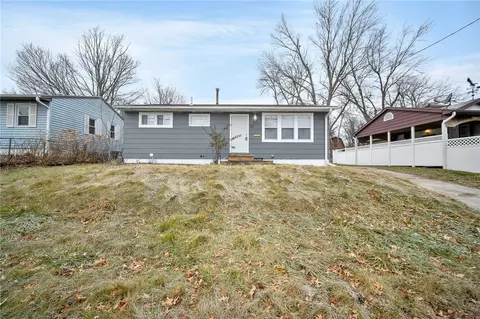 211 W 16th St N, Newton, IA 50208