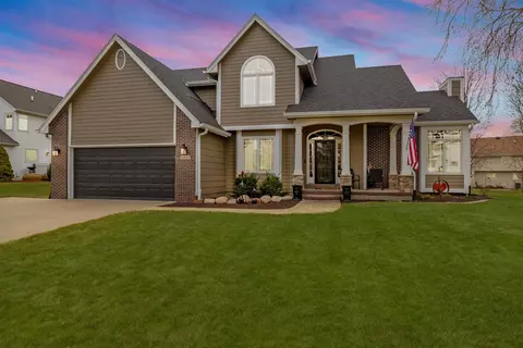 9406 Oakwood Dr, Urbandale, IA 50322