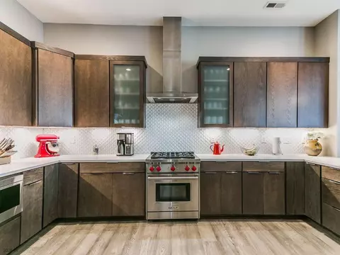 204 E Center St, Des Moines, IA 50309