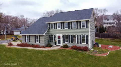 2429 Park Dr, West Des Moines, IA 50265