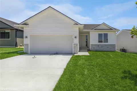 2135 26th Ave SW, Altoona, IA 50009