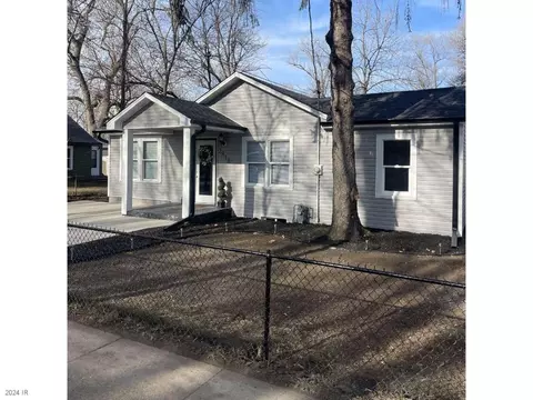 2818 Raccoon St, Des Moines, IA 50317