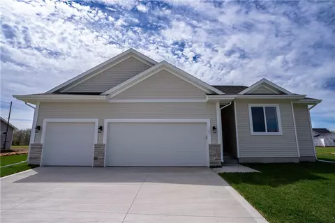 707 Fountain View Dr, Pella, IA 50219