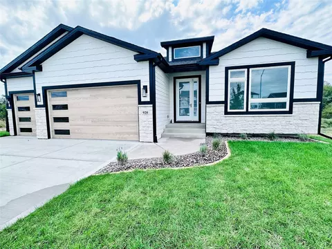 920 Harrington Way, Waukee, IA 50263