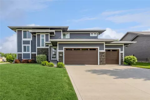 14309 Oakwood Dr, Urbandale, IA 50323