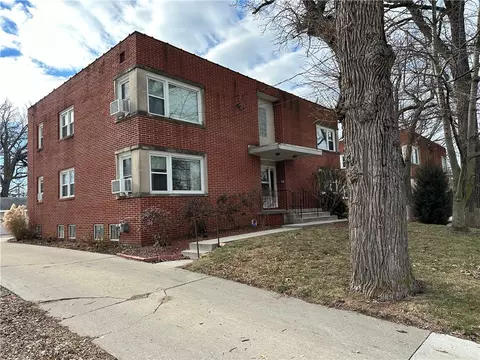 4220 Ingersoll Ave #202, Des Moines, IA 50312