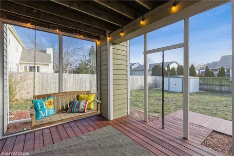 8204 Brookview Dr, Urbandale, IA 50322