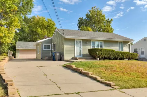 2946 E Seneca Ave, Des Moines, IA 50317