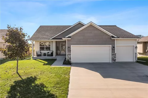 2500 SE Stone Prairie Dr, Waukee, IA 50263