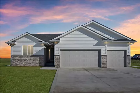 316 11th St NW, Bondurant, IA 50035