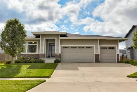 9614 Alderwood Dr, West Des Moines, IA 50266