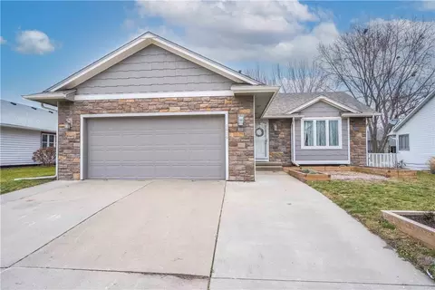 1919 6th St SW, Altoona, IA 50009