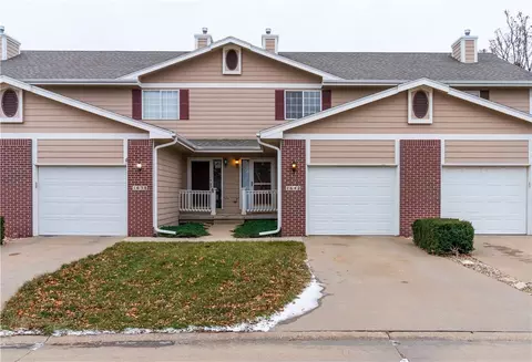 1642 Prairie Cir, Altoona, IA 50009