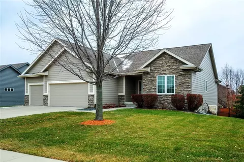 1306 89th St, West Des Moines, IA 50266