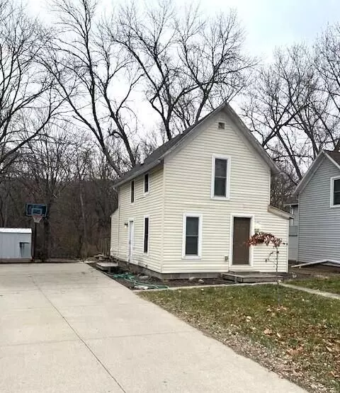 2915 Oakland St, Ames, IA 50014