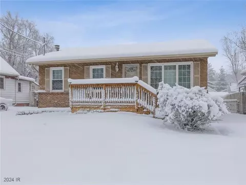 2339 E 39th St, Des Moines, IA 50317