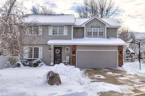 5640 Highland Ct, West Des Moines, IA 50266