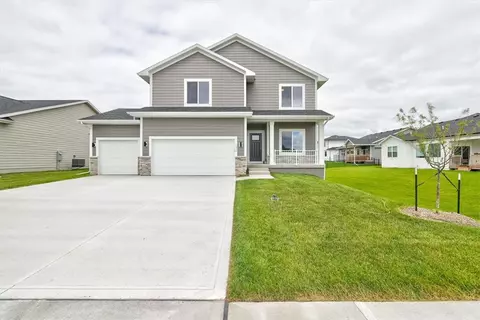 6814 Bright St, Johnston, IA 50131