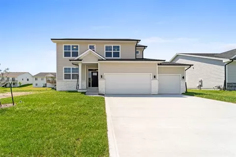 6736 Bright St, Johnston, IA 50131