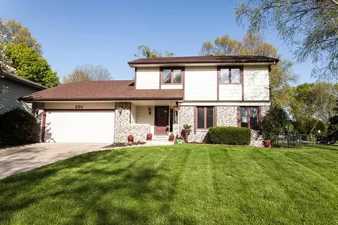 201 38th St, West Des Moines, IA 50265