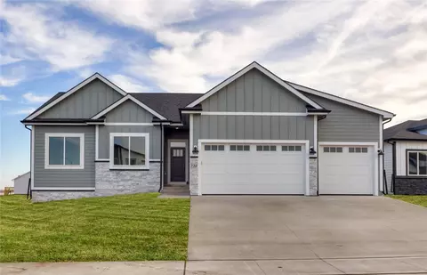 733 NE Country Meadow Dr, Ankeny, IA 50021