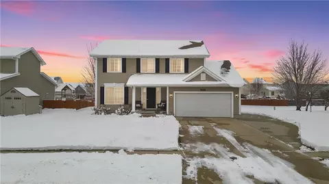 545 SE Prairie Creek Dr, Waukee, IA 50263