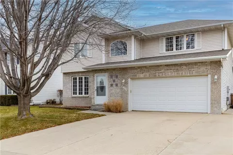 5417 NW 93rd St, Johnston, IA 50131