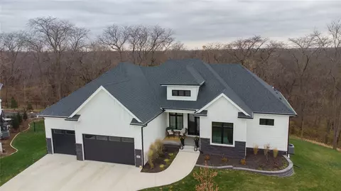 14843 Sutton Dr, Urbandale, IA 50323