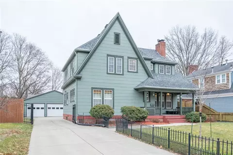 1211 44th St, Des Moines, IA 50311