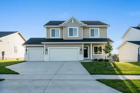 2322 E 50th Ct, Des Moines, IA 50317