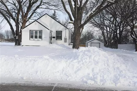 601 1st St E, Altoona, IA 50009