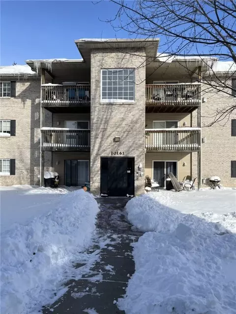 10161 Sutton Dr #5, Urbandale, IA 50322