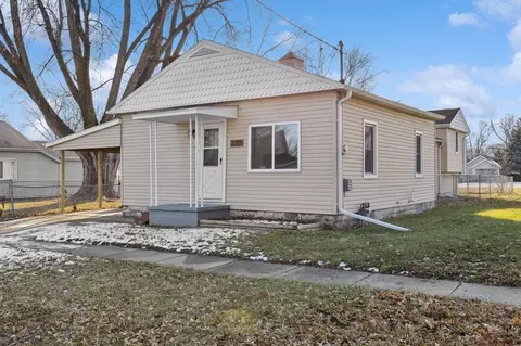 2211 Lyon St, Des Moines, IA 50317