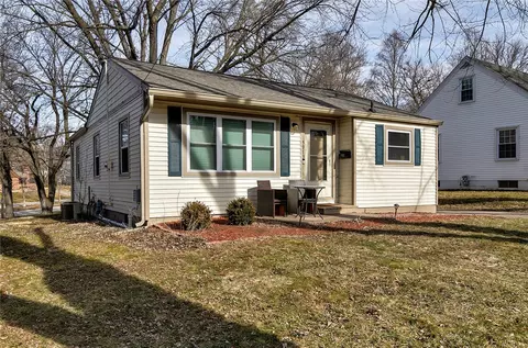 5913 Clark St, Des Moines, IA 50311
