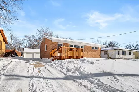 2809 E 38th Ct, Des Moines, IA 50317