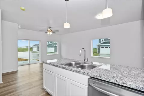 266 NW Waverly Dr, Waukee, IA 50263