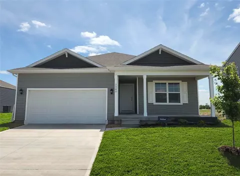 2822 Birchwood Dr, Norwalk, IA 50211