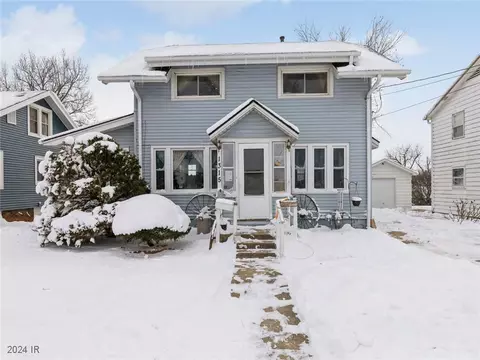 1315 Ridgeway Dr, Newton, IA 50208