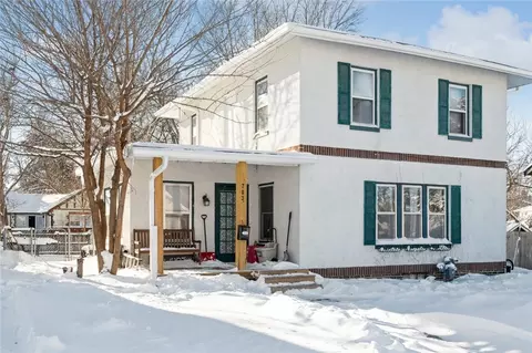 703 S 4th Ave W, Newton, IA 50208