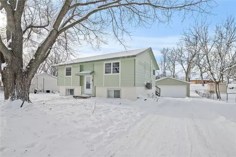 2230 Windflower Dr, Norwalk, IA 50211