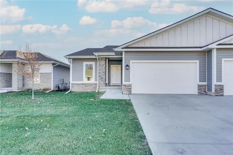 4431 Lower Beaver Rd, Des Moines, IA 50310 photo 1