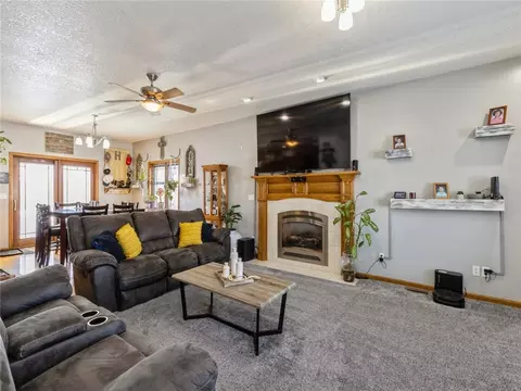 1714 Mckay Dr, Knoxville, IA 50138