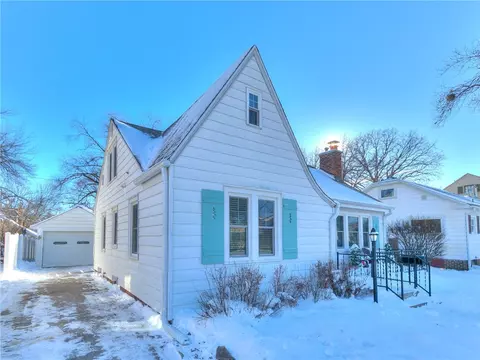1020 Roosevelt Ave, Ames, IA 50010