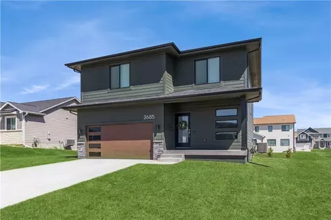2685 Serenity Dr, Waukee, IA 50263