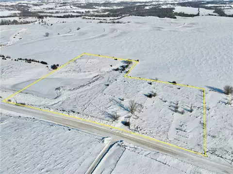 1488 Hogback Bridge Rd, Earlham, IA 50072