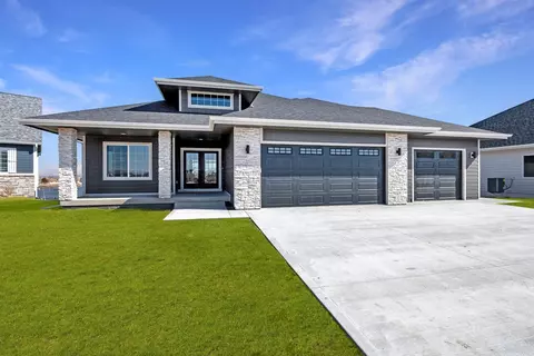 3017 Lakeview Dr SE, Altoona, IA 50009