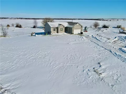 1492 Hogback Bridge Rd, Earlham, IA 50072