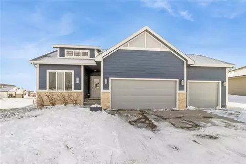 880 Bel Aire Ct, Waukee, IA 50263