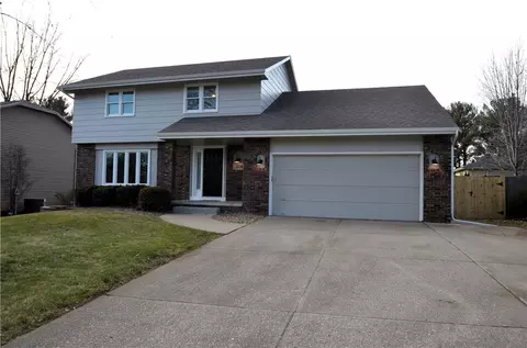 304 39th St, West Des Moines, IA 50265