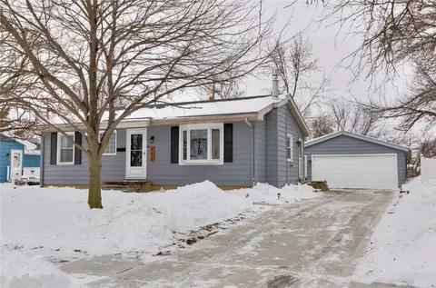 112 9th St SE, Altoona, IA 50009